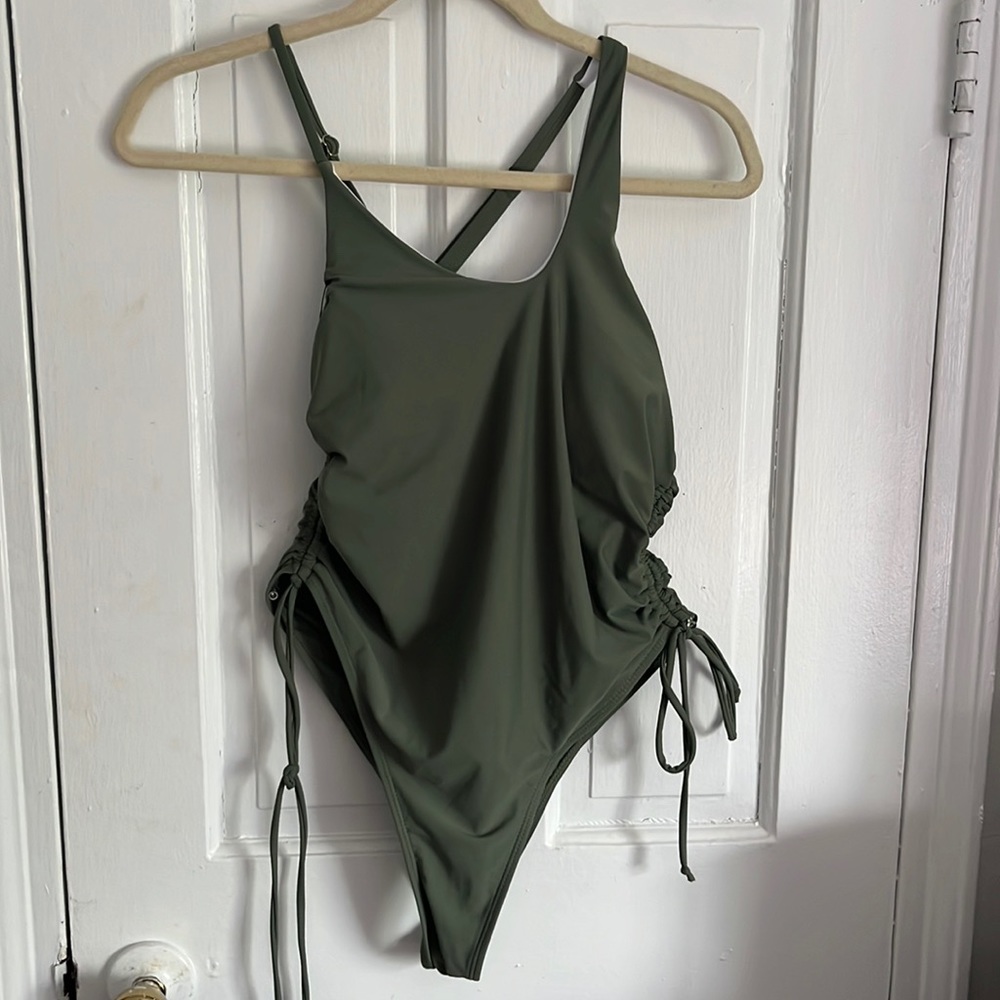 BRAND NEW, NEVER WORN SHEIN green 1 piece bathing suit